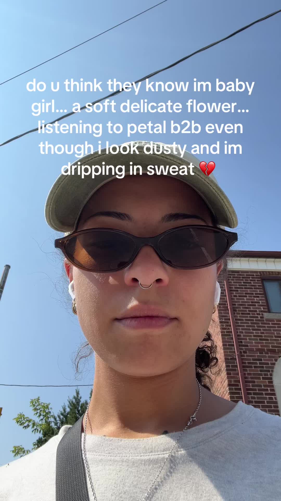 @𖡼
