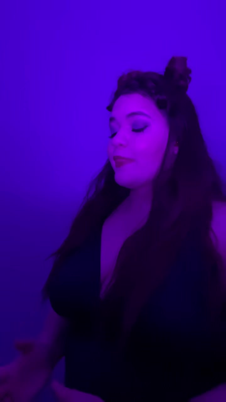 @🎭 Erikka 💜