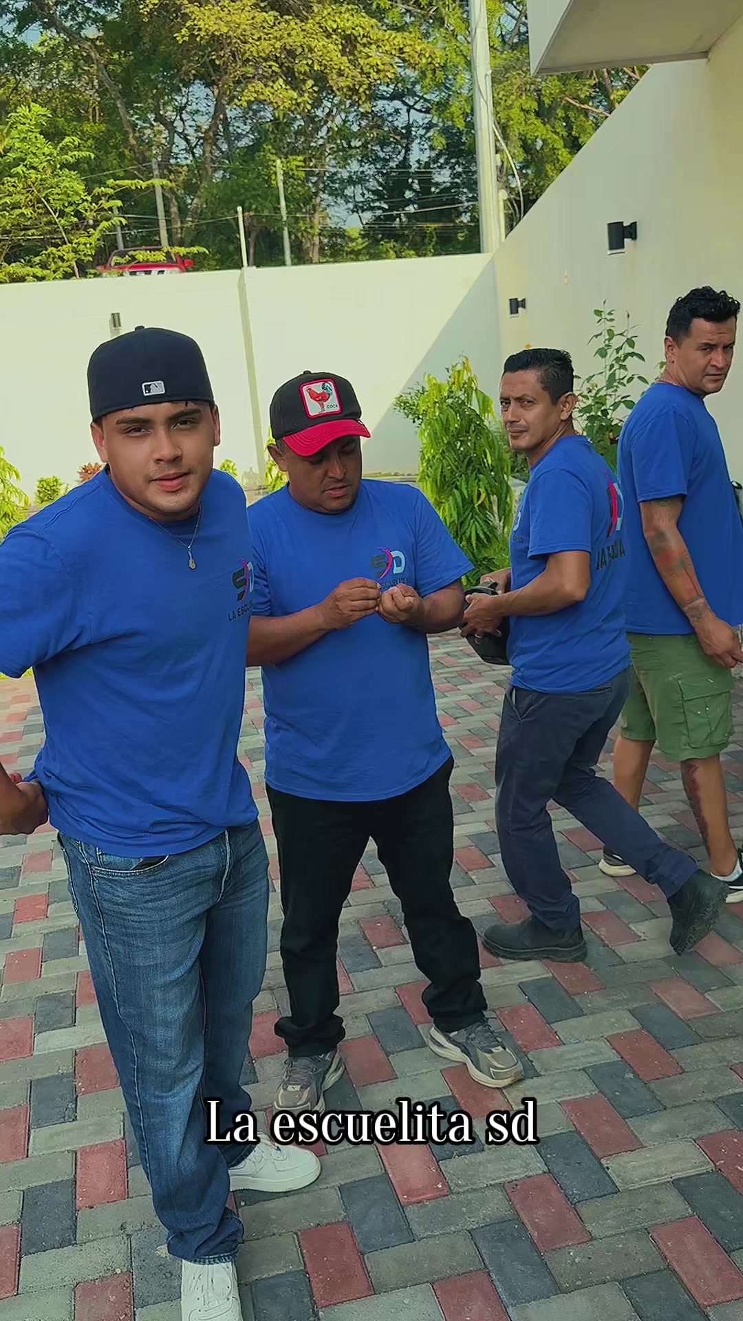 @Laescuelitasd_Oficial