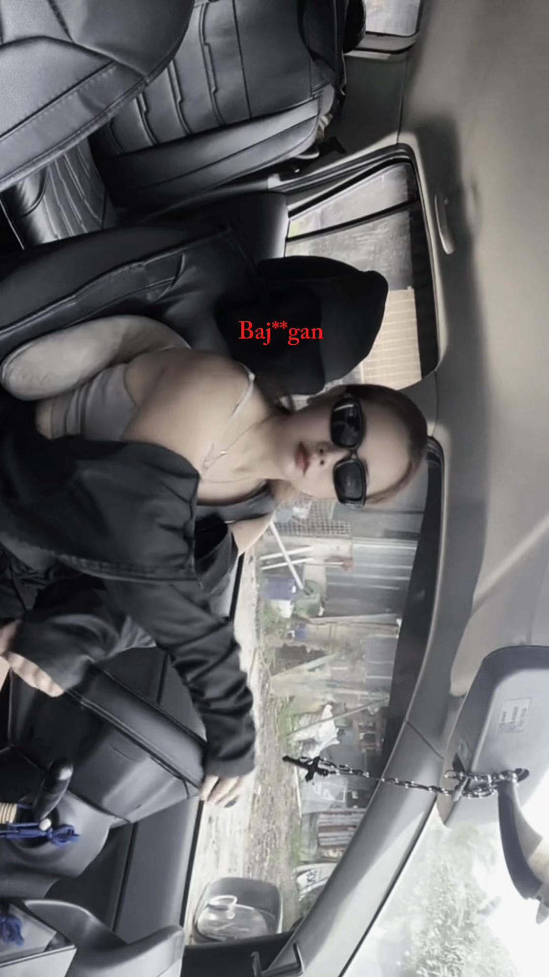 @￴