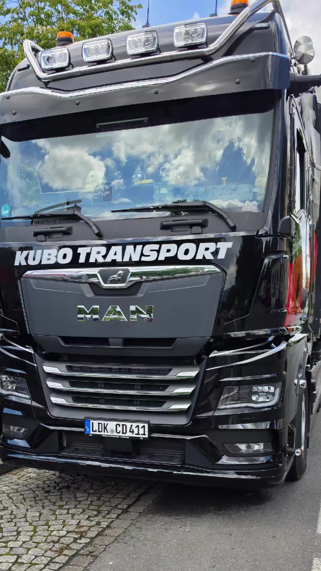 @Trucker Schildmaid Carina