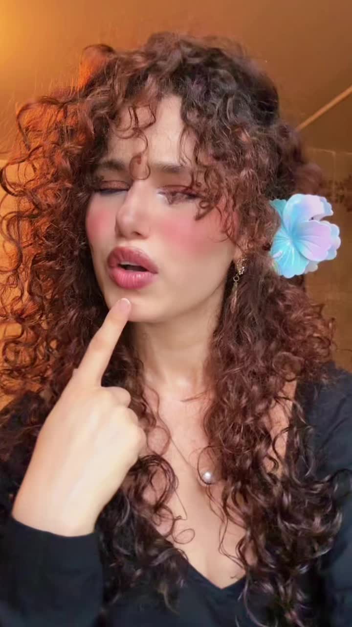 @Curlypurlyy👩🦱