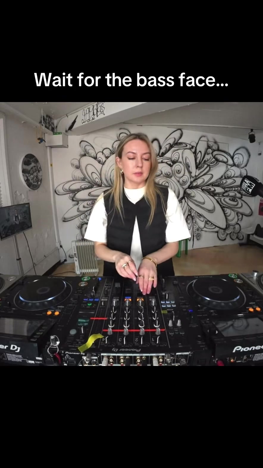 @Gabriella DJ uk