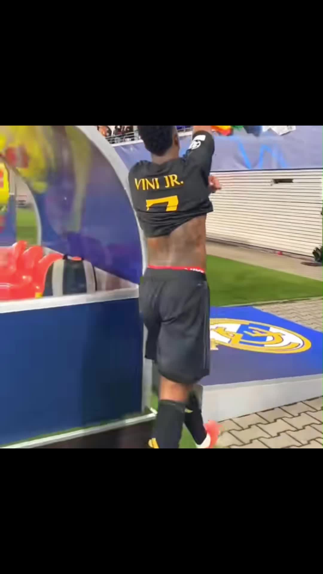@xbj7.pov