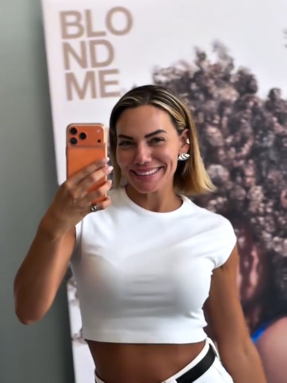 @imaleskou_fans