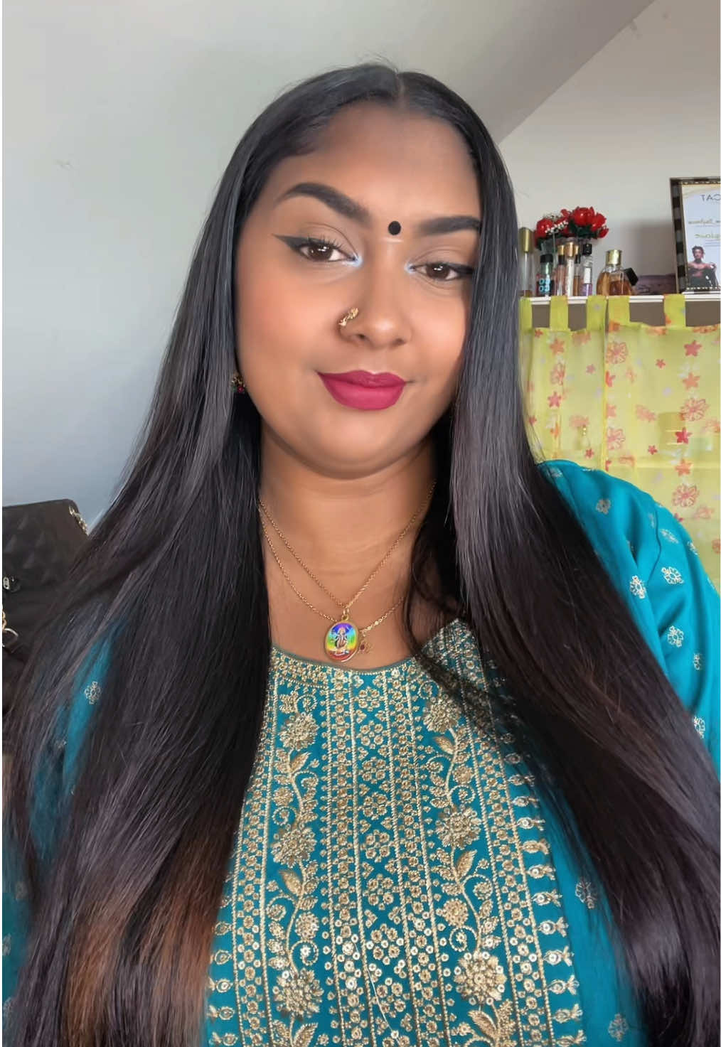 @𝐁𝐨𝐥𝐥𝐲𝐰𝐨𝐨𝐝𝐢𝐞𝐧𝐧𝐞 ✨