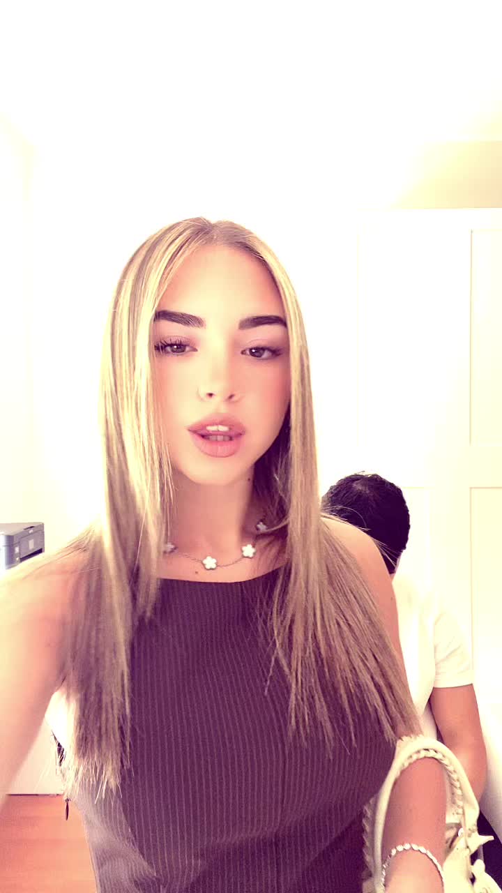 @𝓐👸🏼&bull; Ti segue