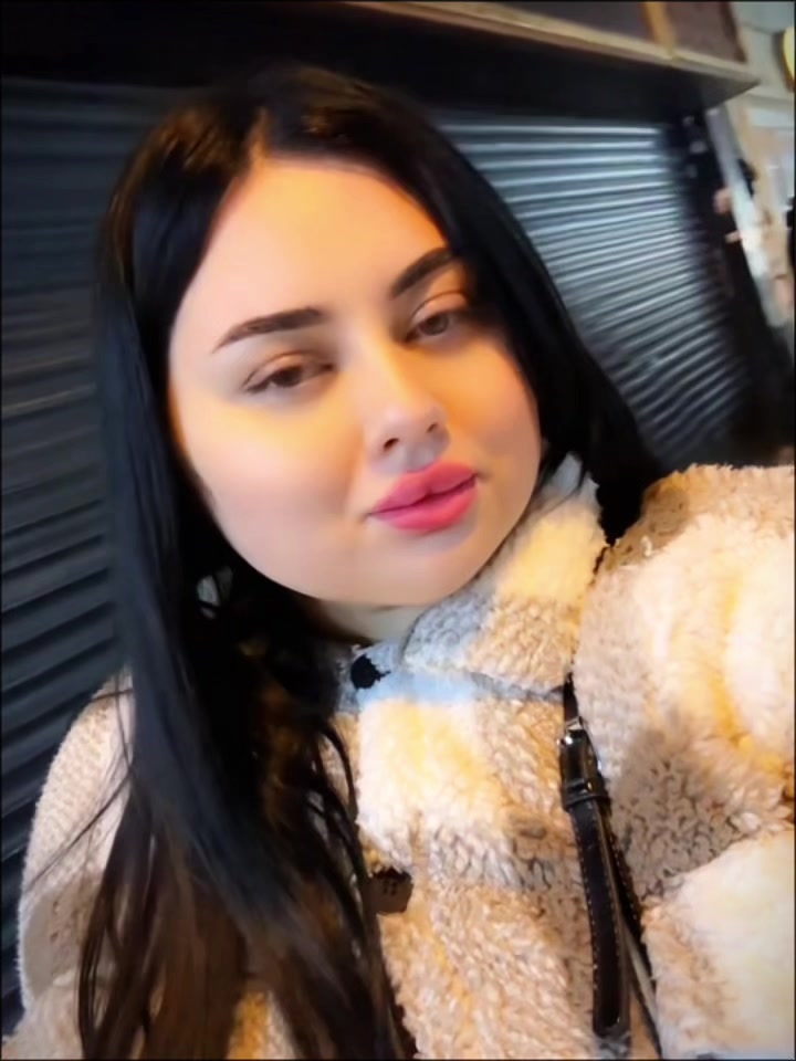 @𝐑𝐚𝐥𝐮𝐜𝐚 𝐆𝐥𝐨𝐝𝐞𝐚𝐧𝐮