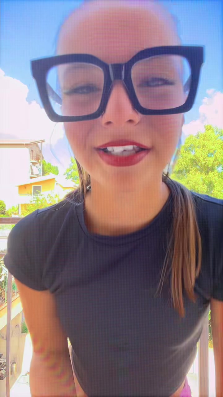 @_annalucy_