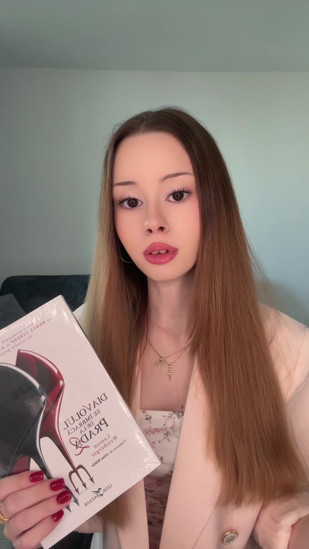 @Ioana is reading 🎀