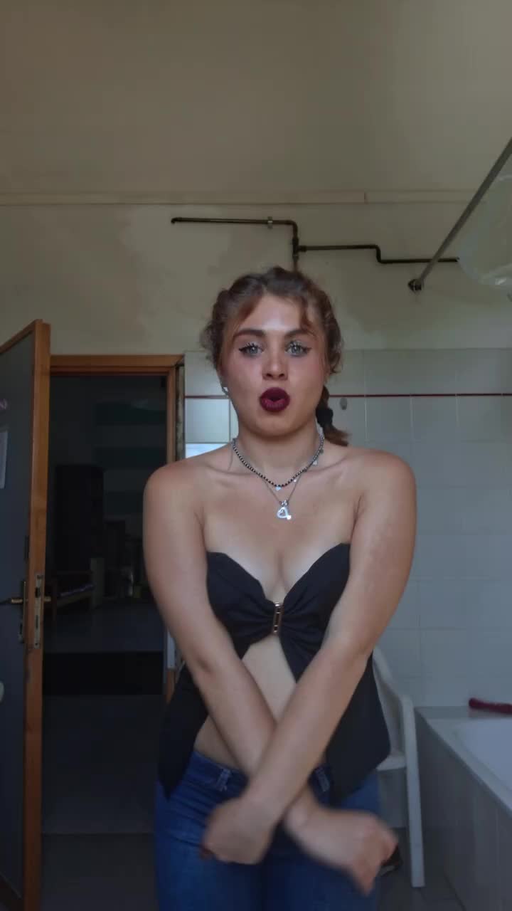 @Asia Gallo
