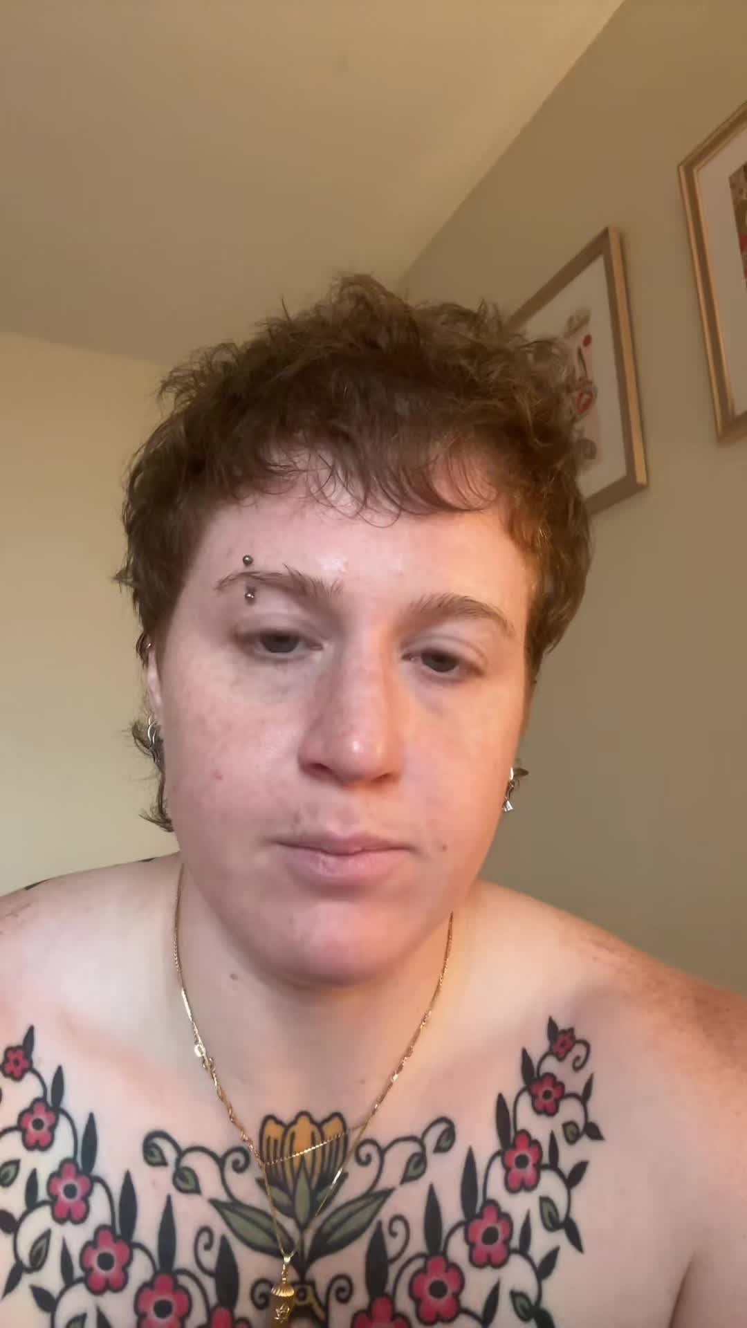@lesbianlifts