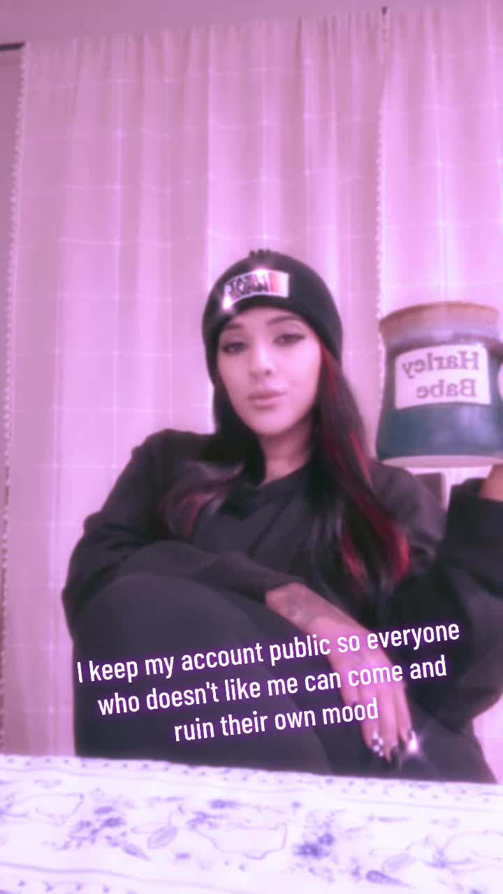 @emilyunhingedd