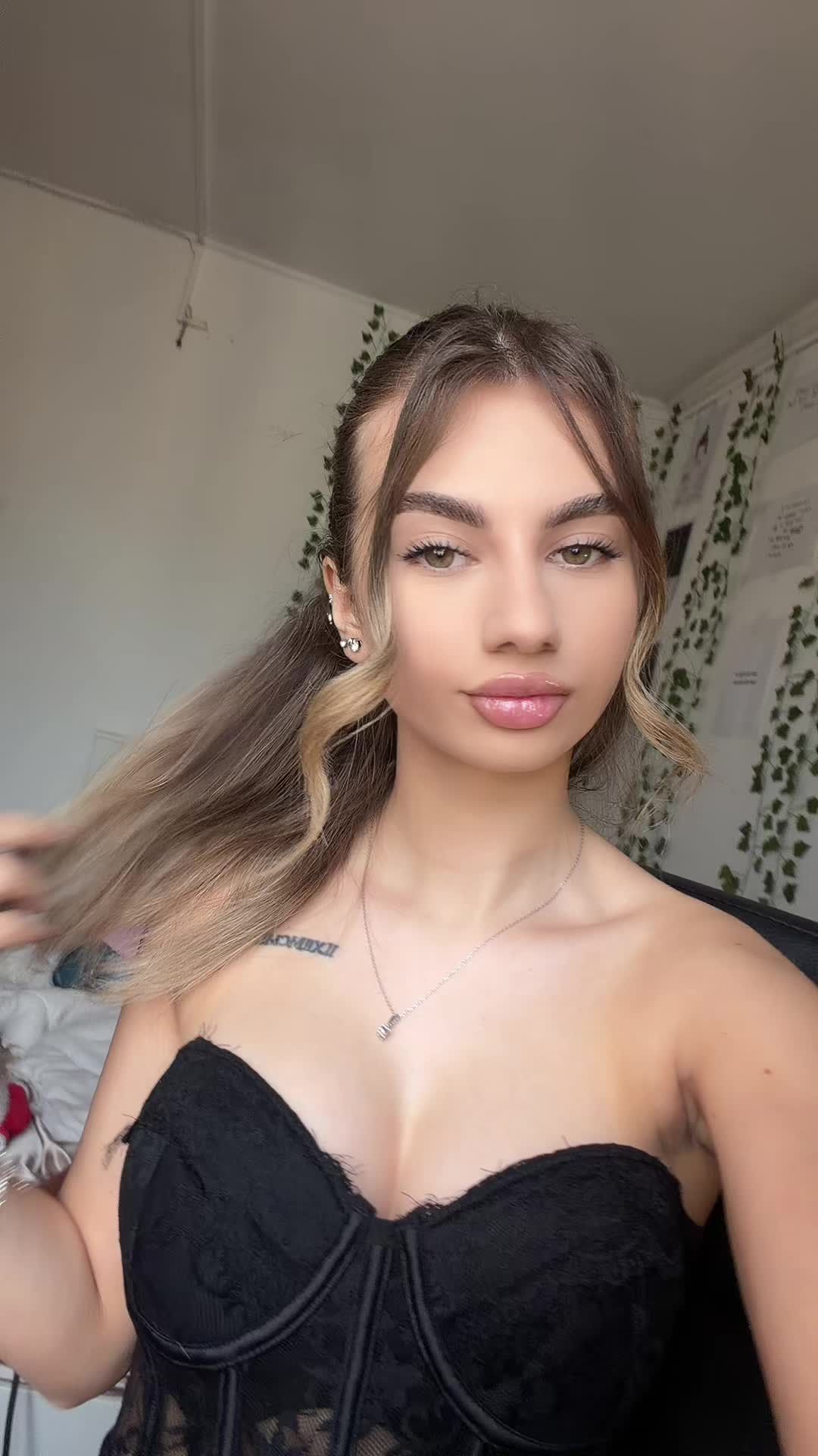 @🦦