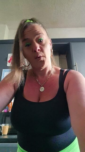 @queencrazykatiebear