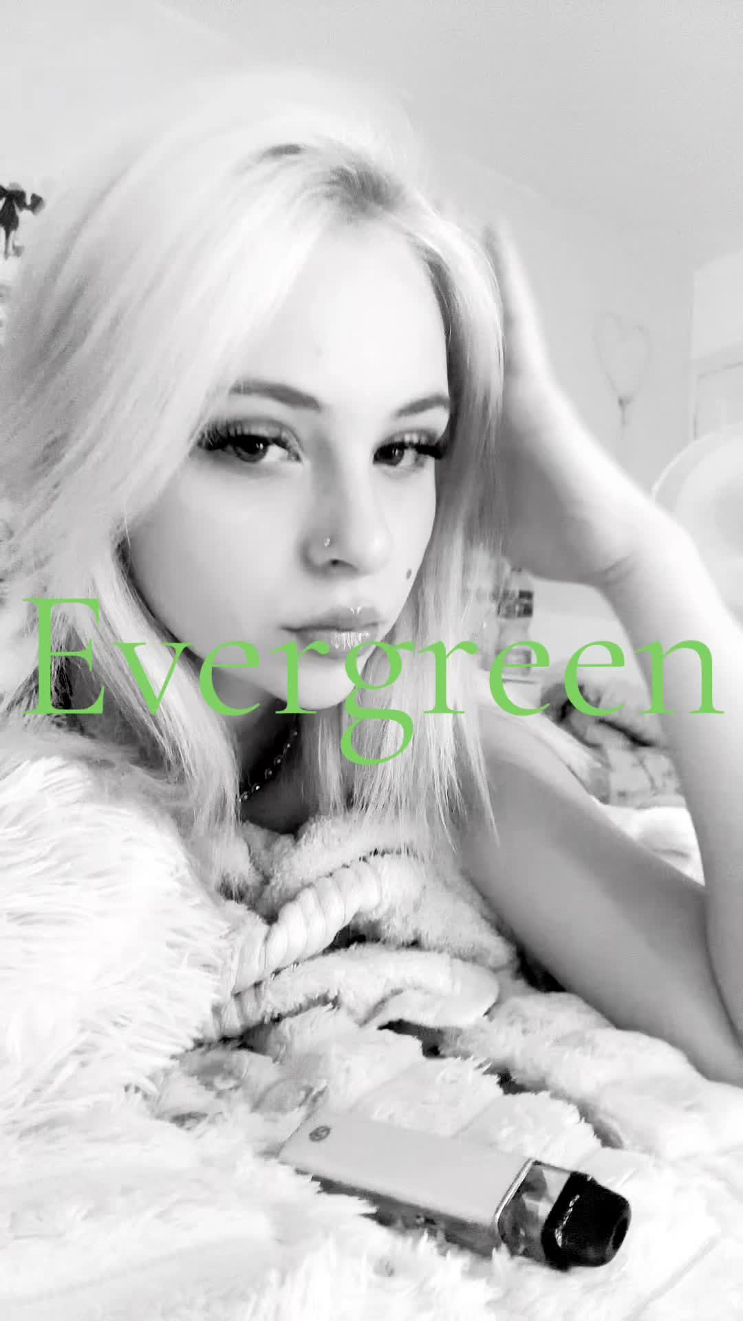 @laceyreevesxoxo