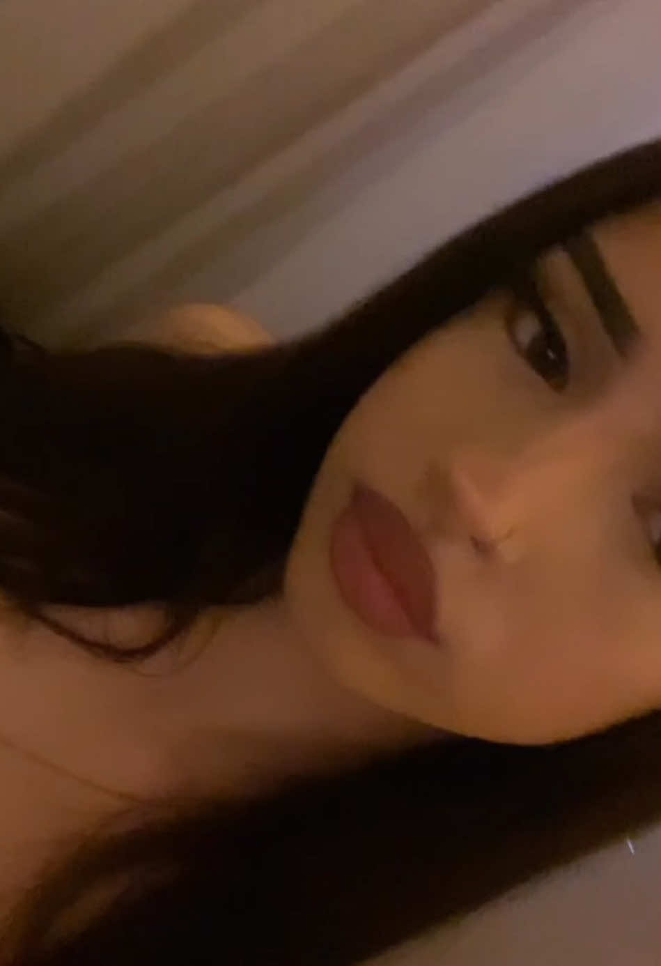 @𝑎𝑛𝑖𝑠𝑎