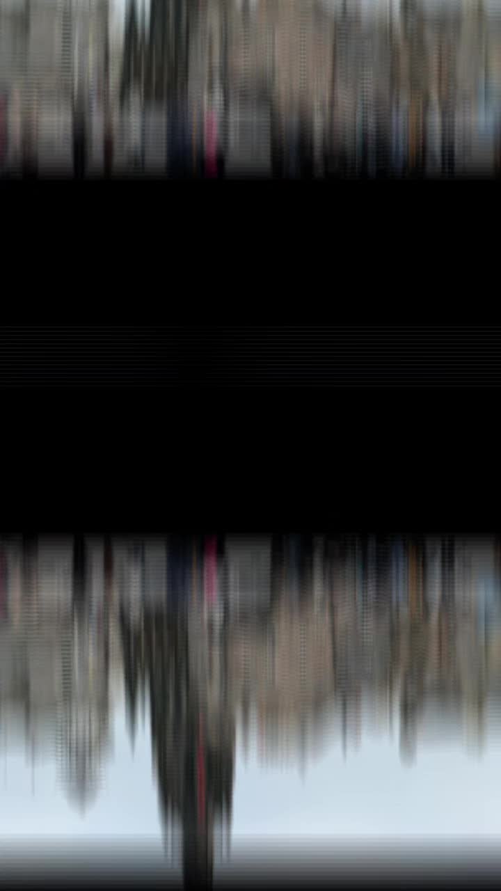 @lauranecula