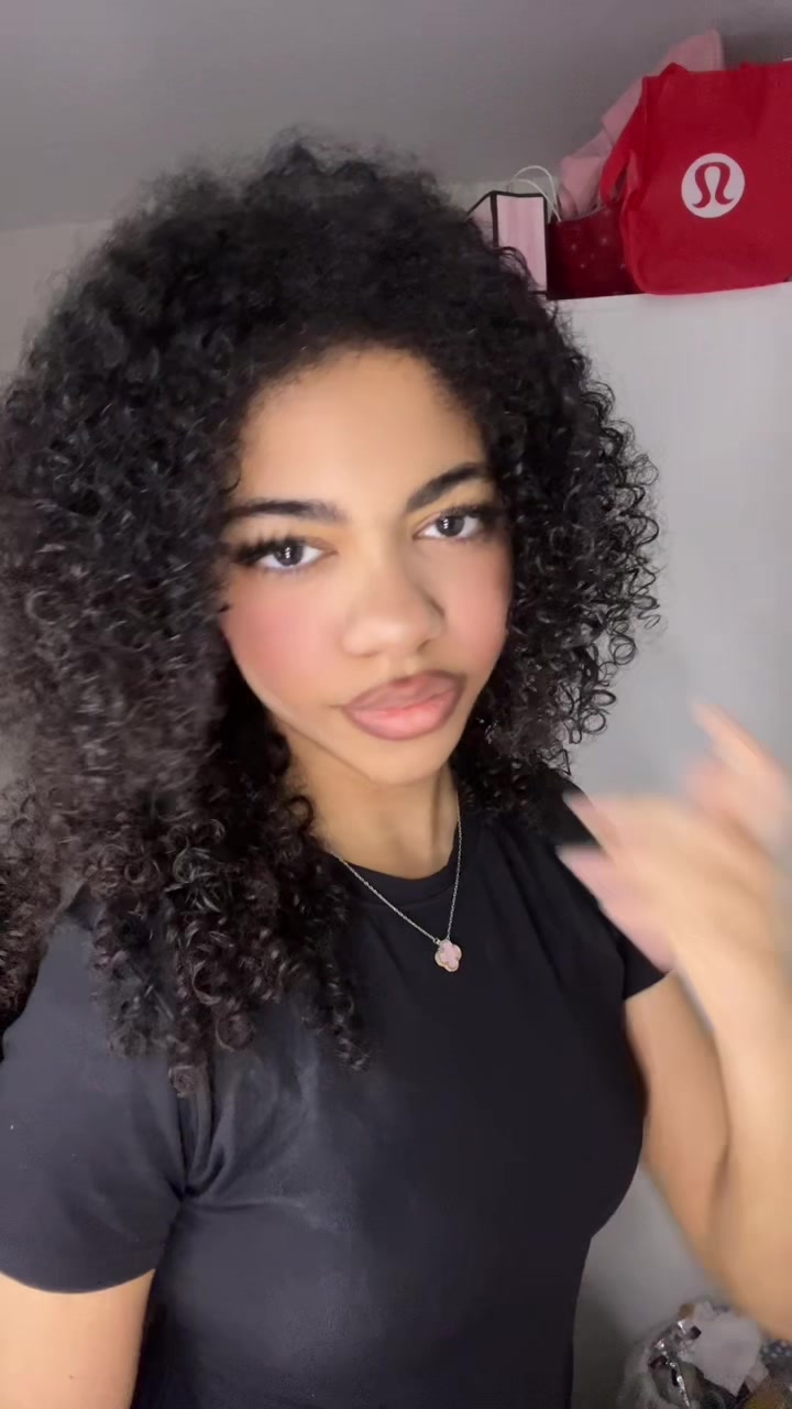 @𝘐𝘻𝘻𝘺 ♡