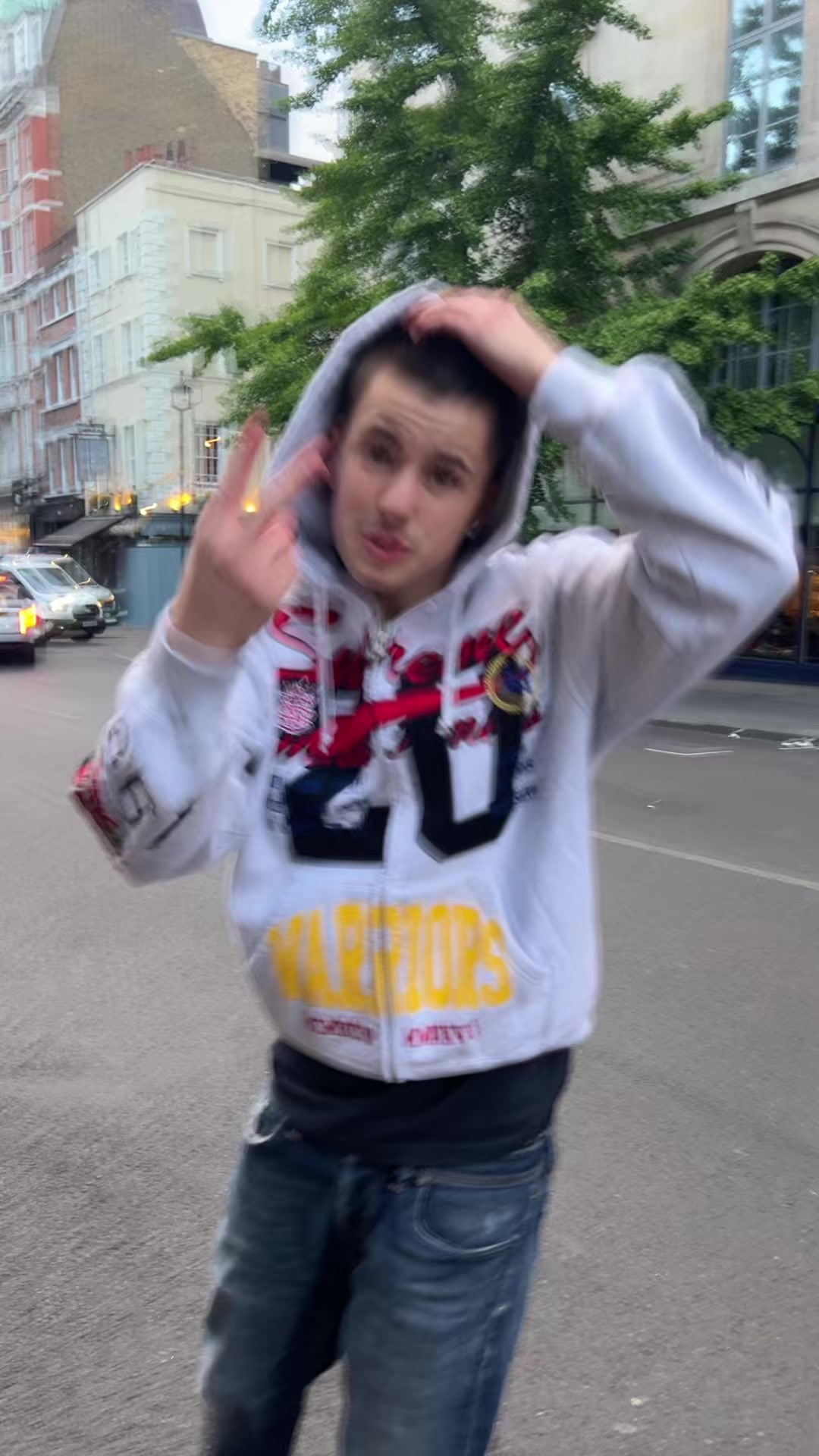 @⃟