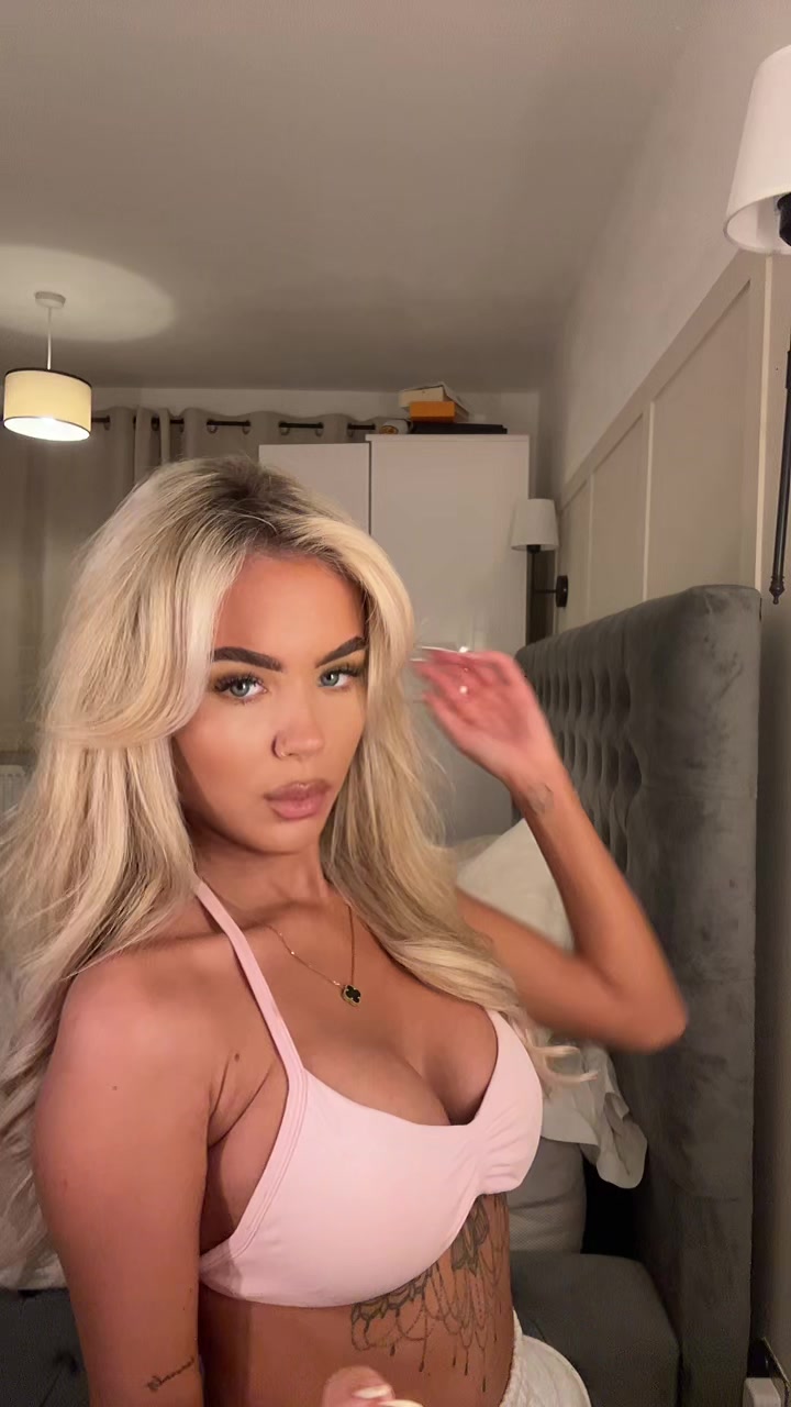 @elliesouthgate1