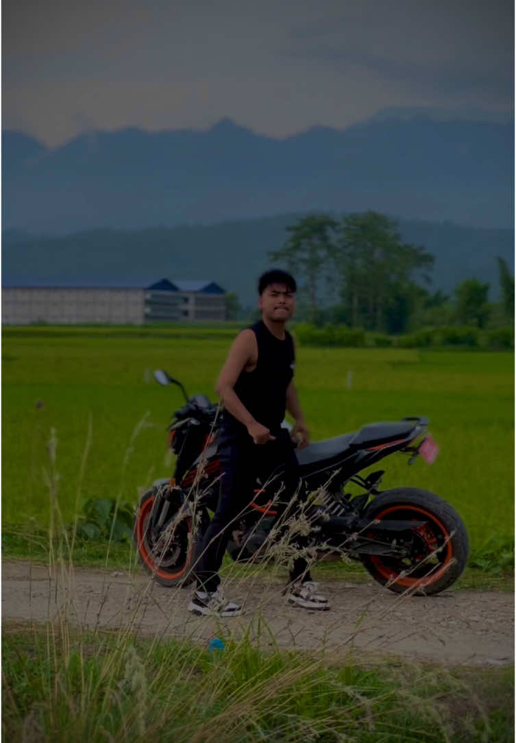 @Ankeet_Tamong...🖤