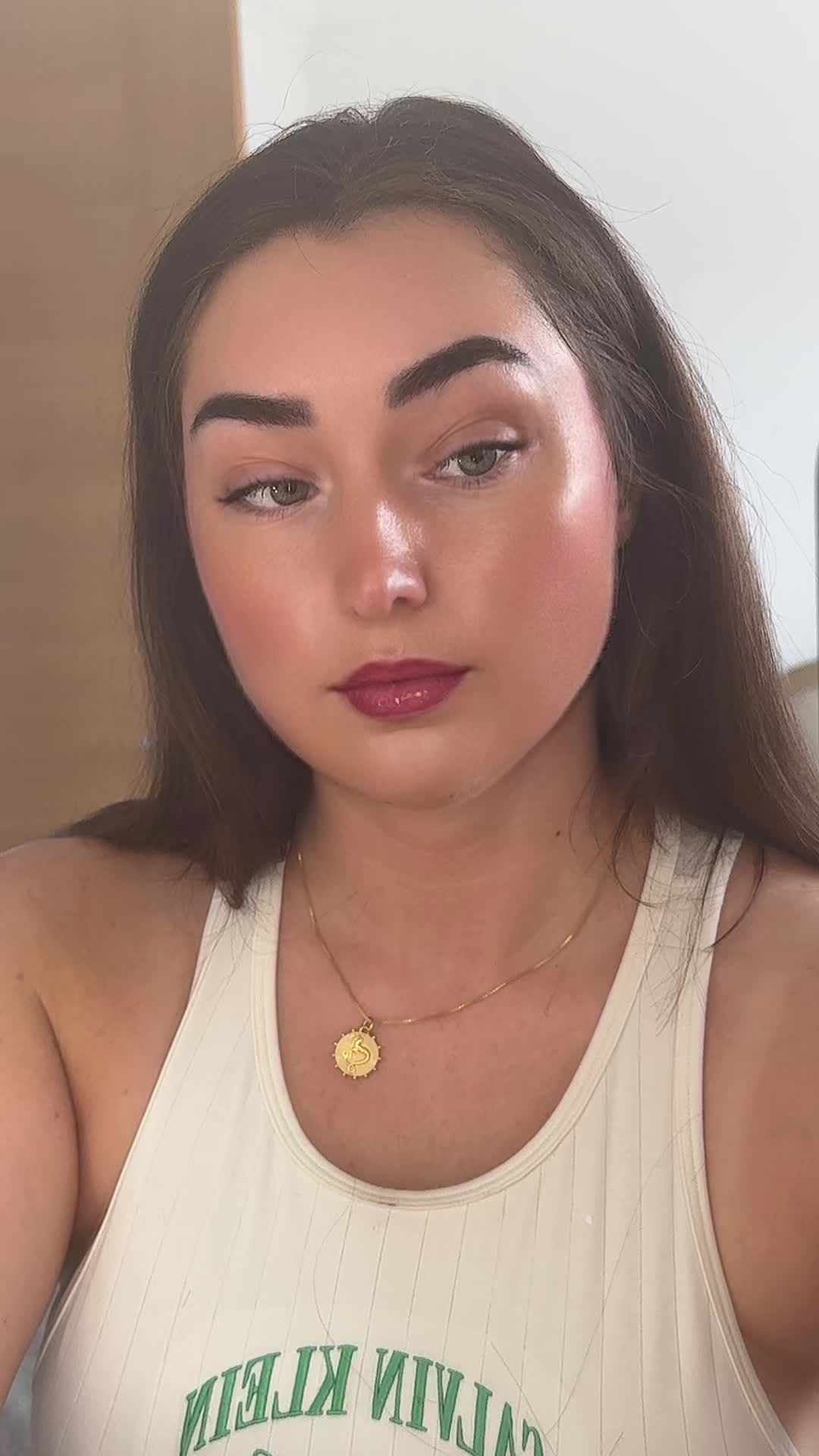@Cutepowerlegslive