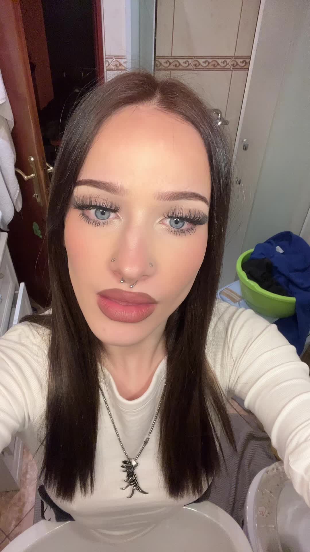 @bruxye