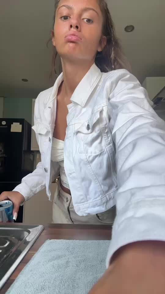 @miss_conniewalker