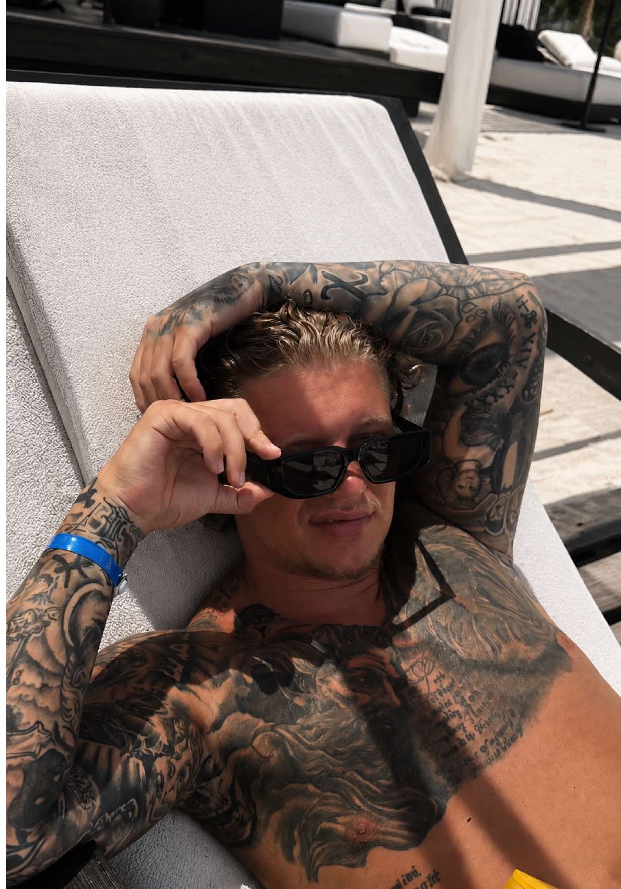 @Deejxnes