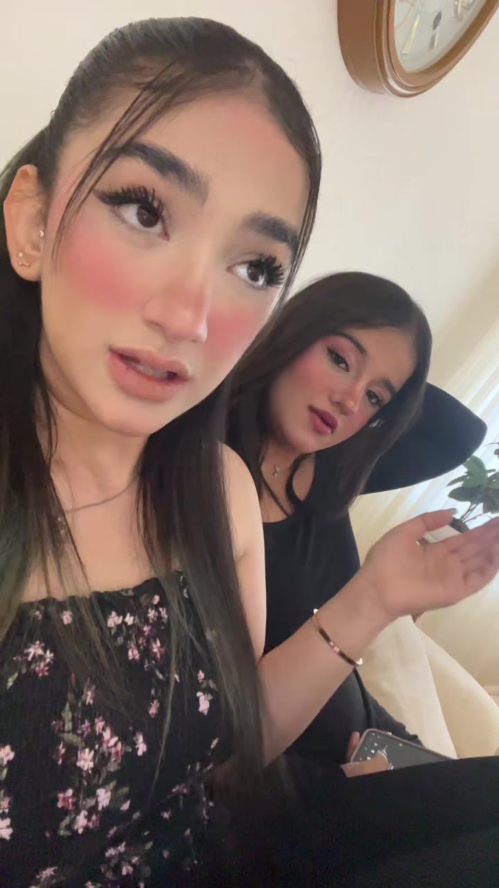 @👧🏻