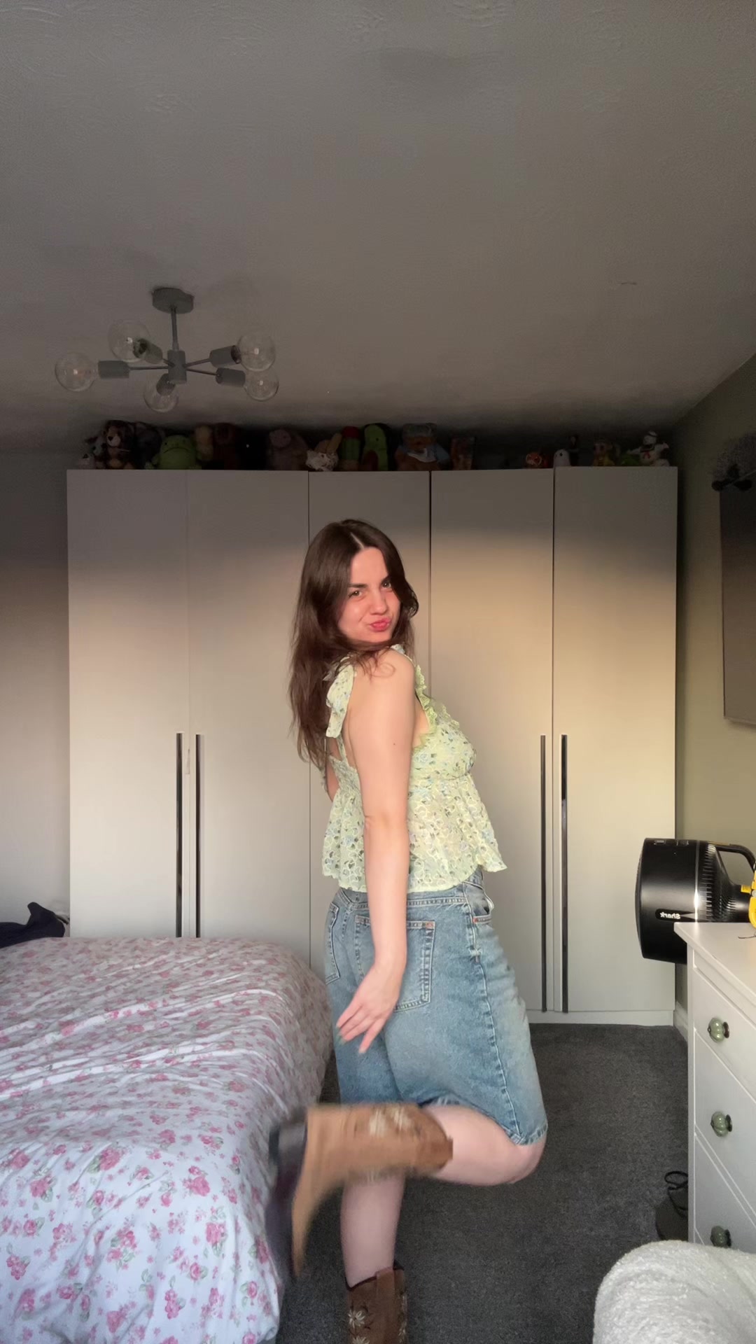 @Charlieee🐞