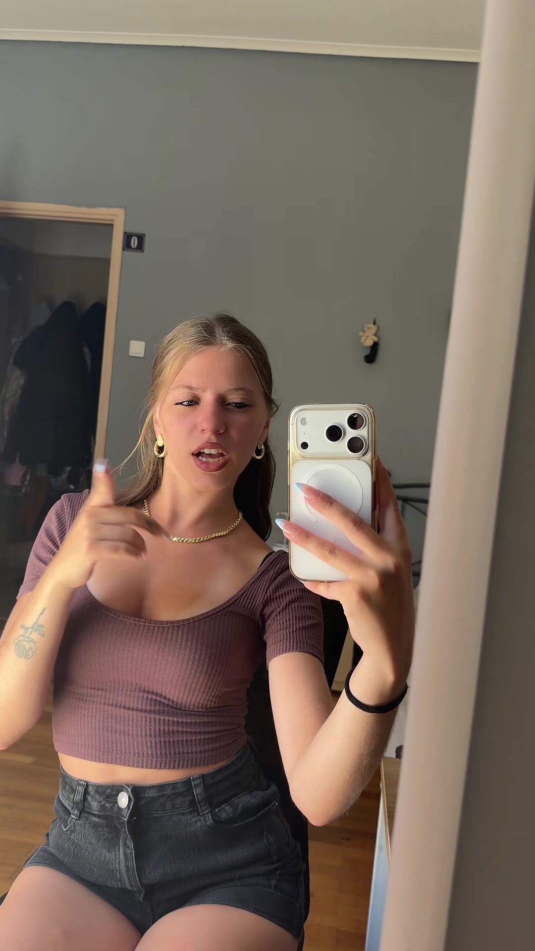 @👸🏼