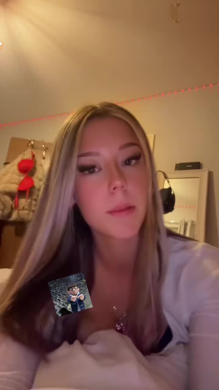 @𝐑𝐄𝐍𝐀𝐄🤍
