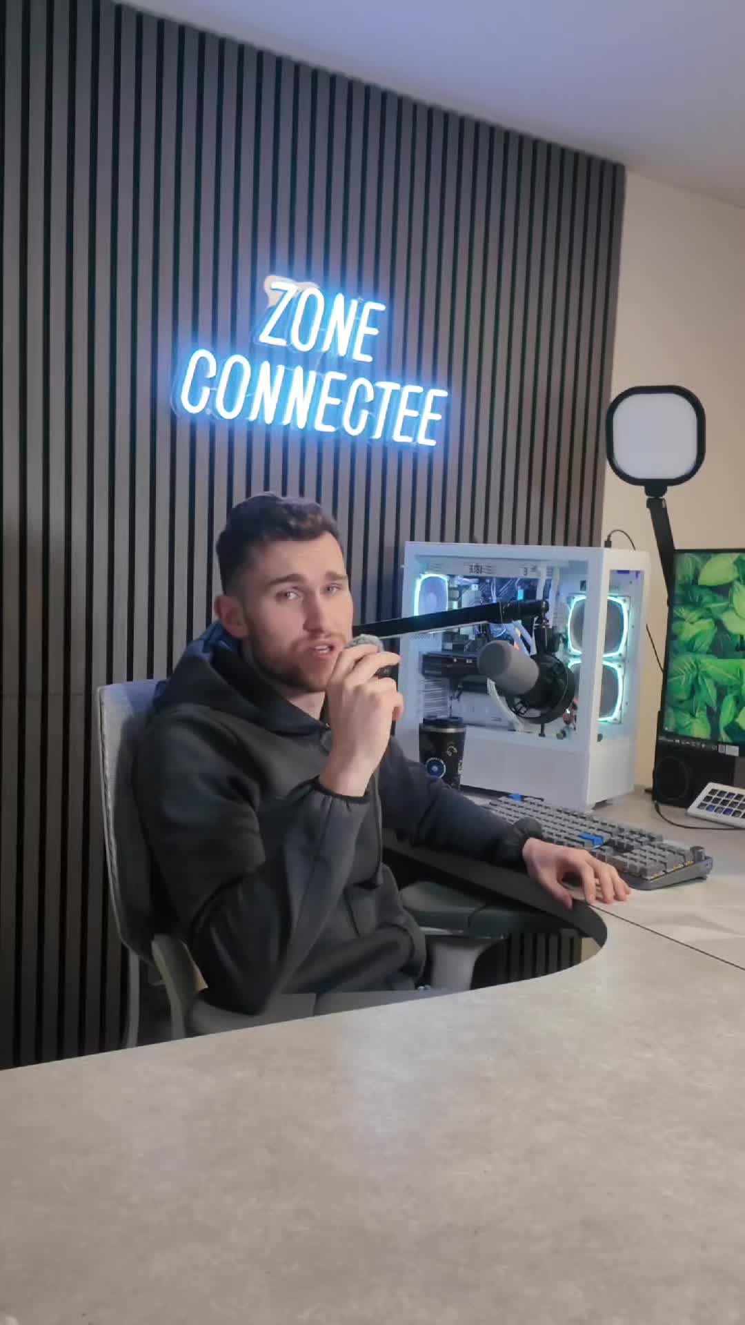 @Zone Connect&eacute;e