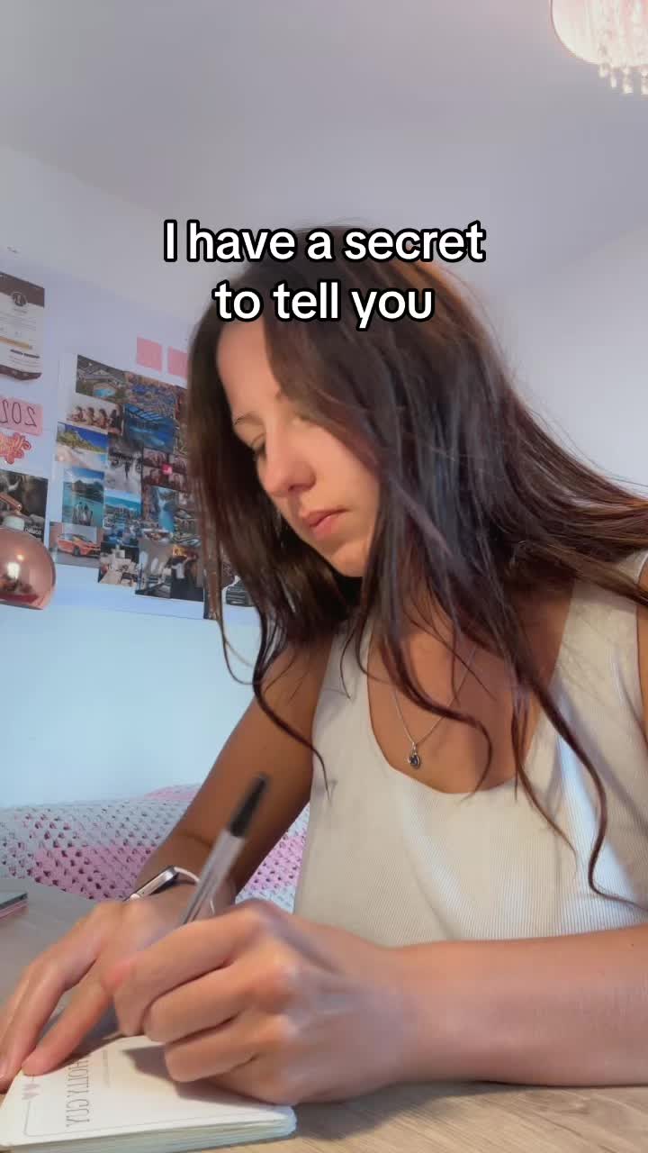 @hollyguyauthor