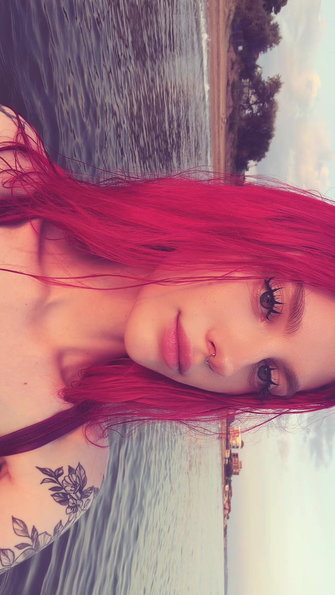 @✭