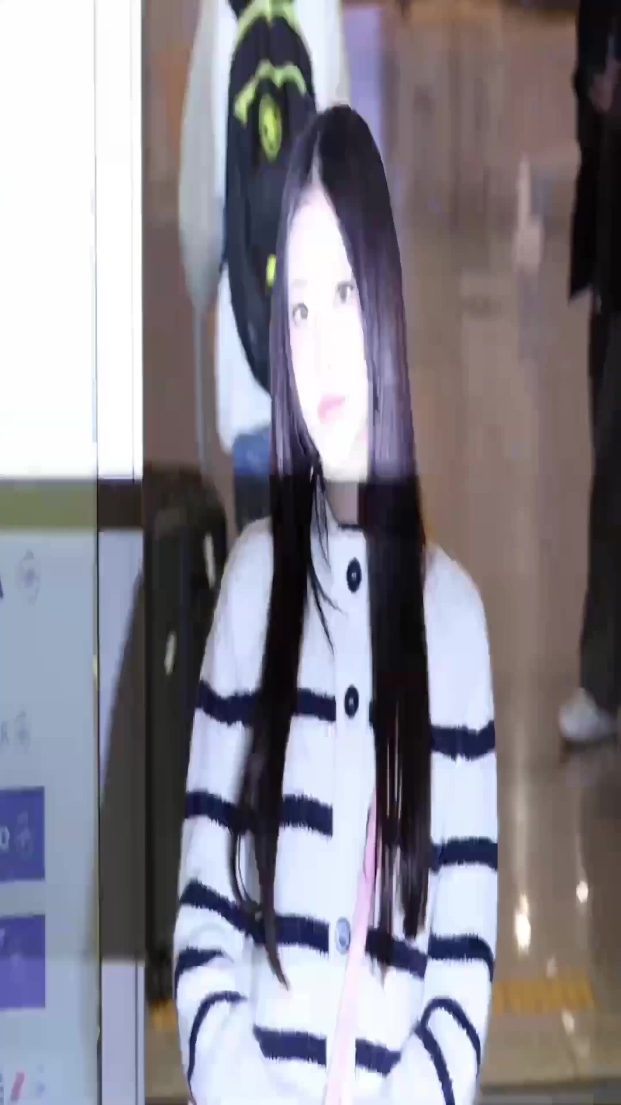 @⃟