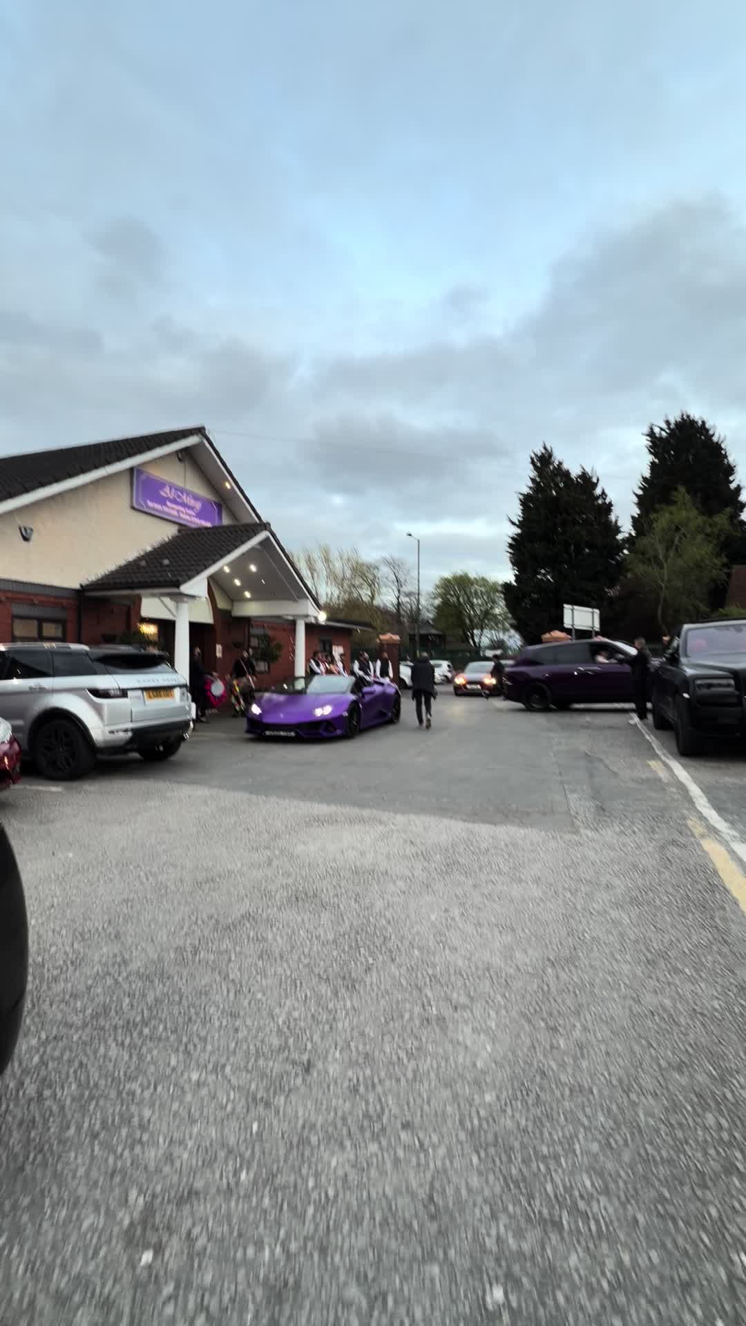 @Rolls Royce & Limo Hire 😎