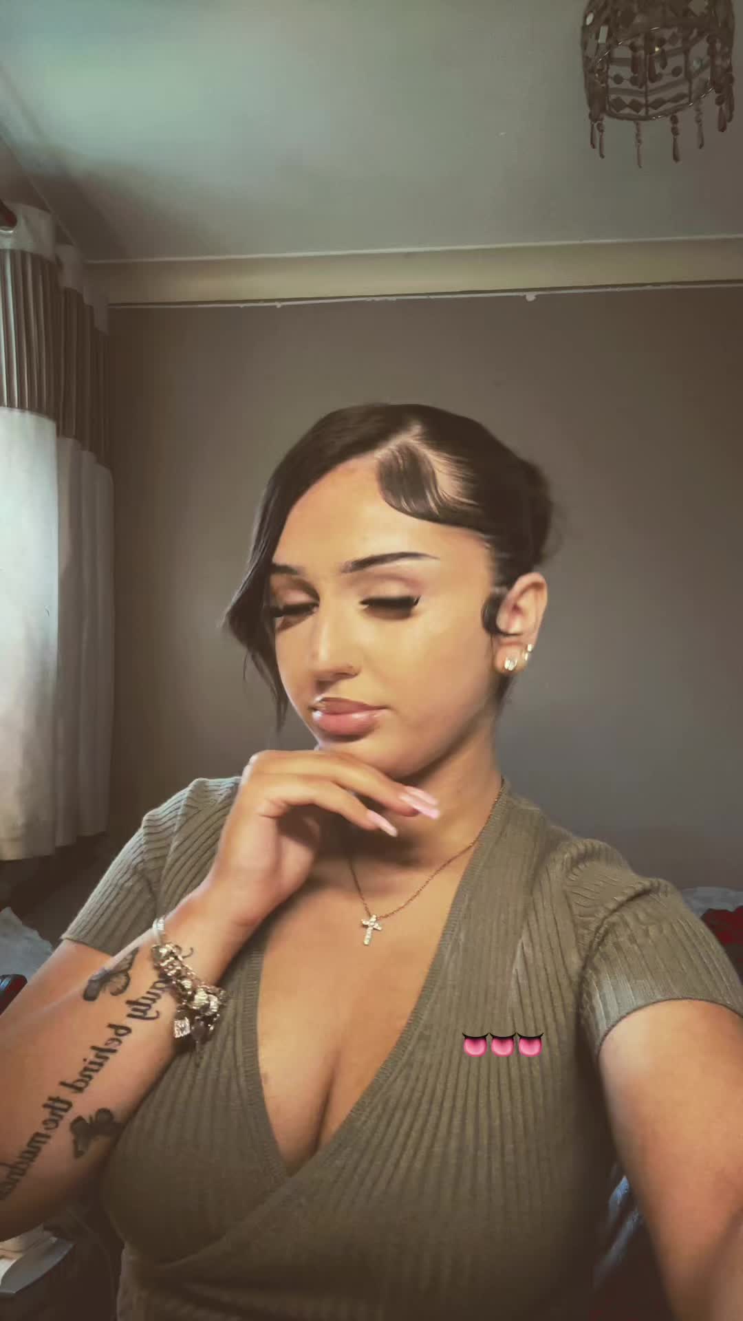 @𝐓