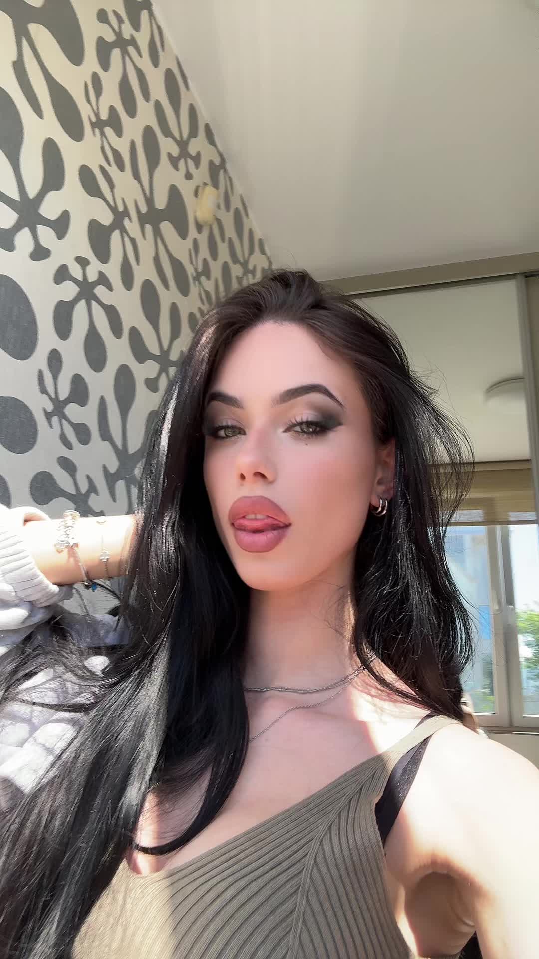@Victoria ✨