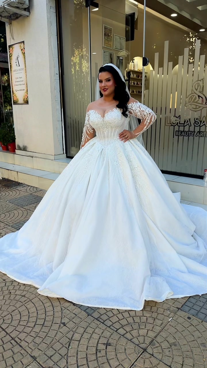@Lola Sallon 👰&zwj;♀️💇&zwj;♀️💅
