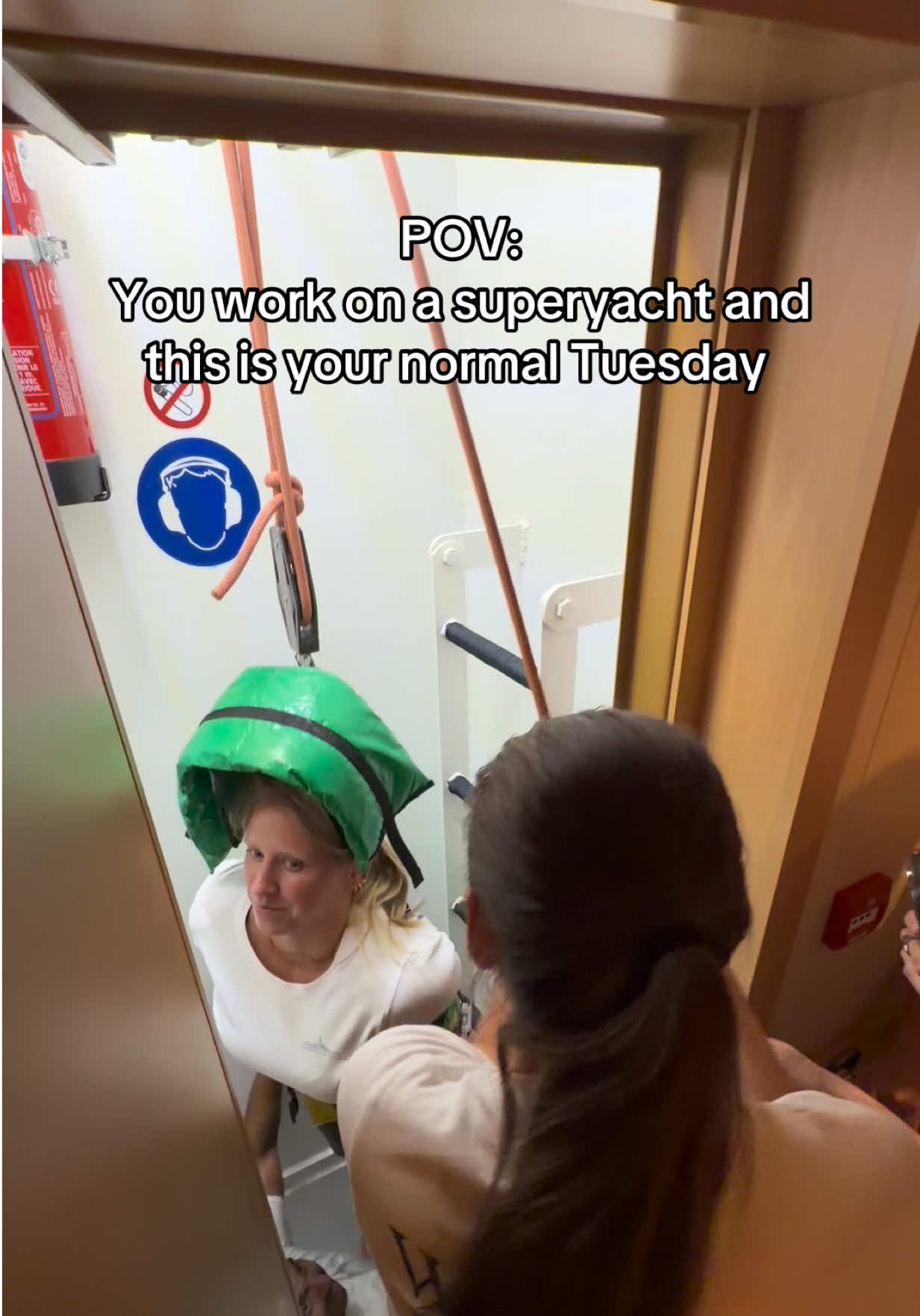 @StewardessLara