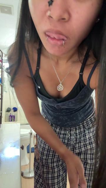 @￼