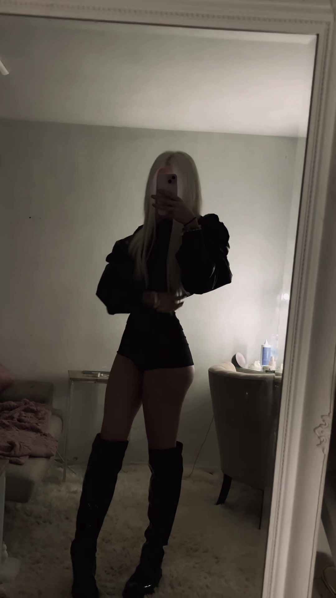 @⃟