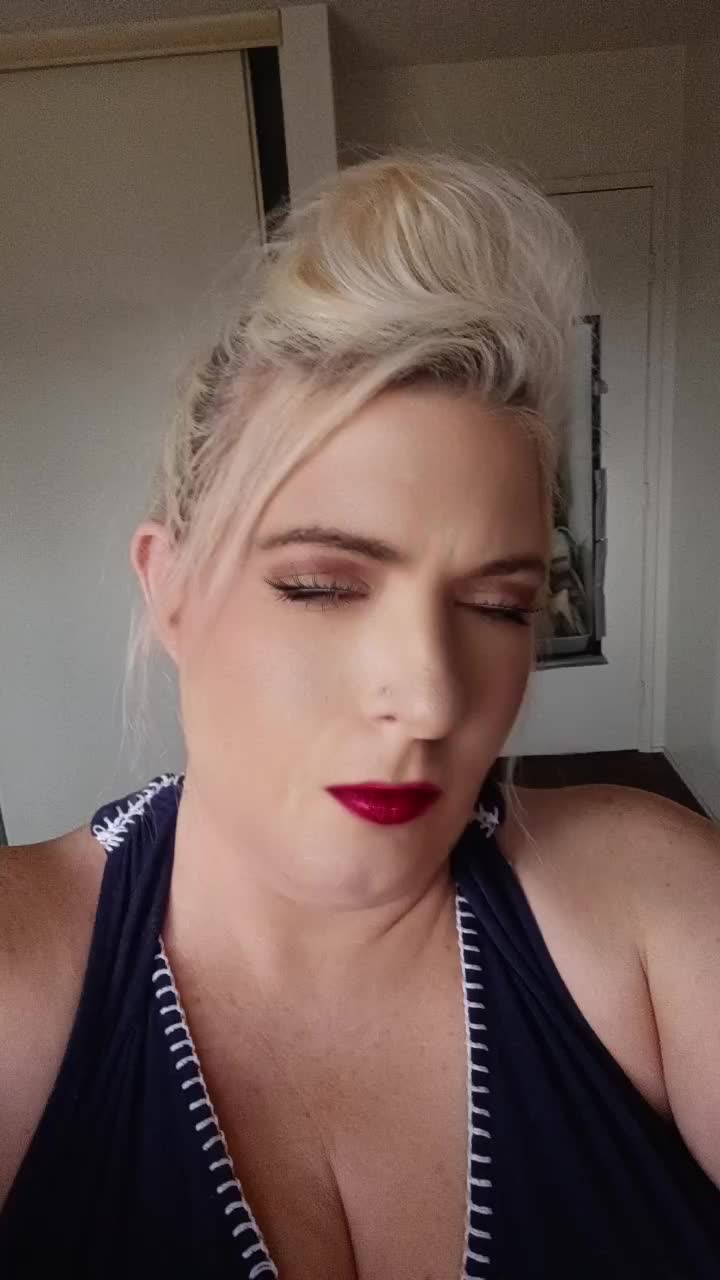 @LUCIOUSSTRAWBERRYKISSES🌈