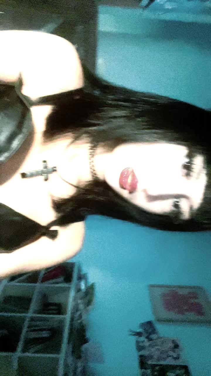 @𝒜𝓁𝒾𝒸ℯ𒉭
