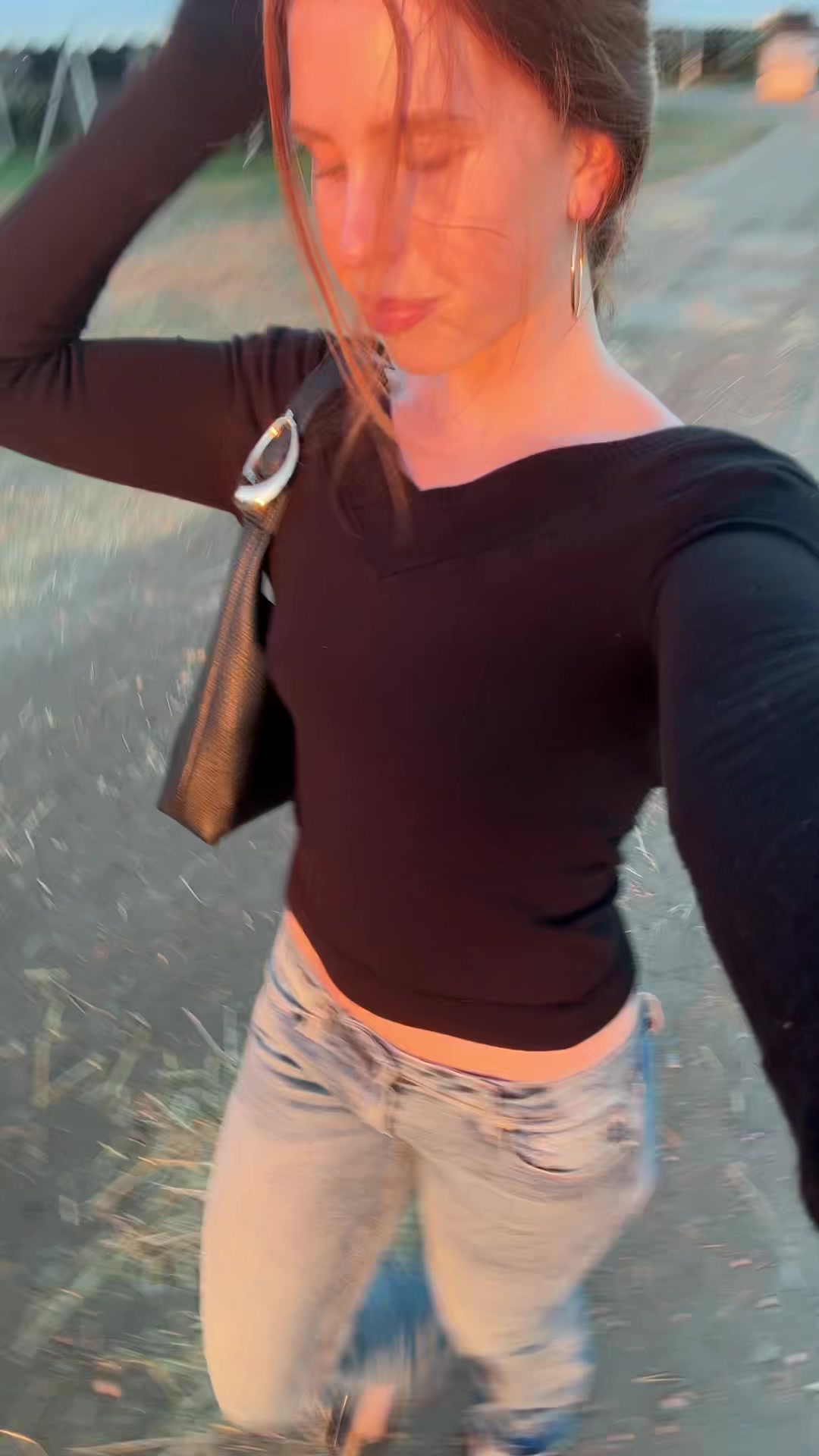 @bella