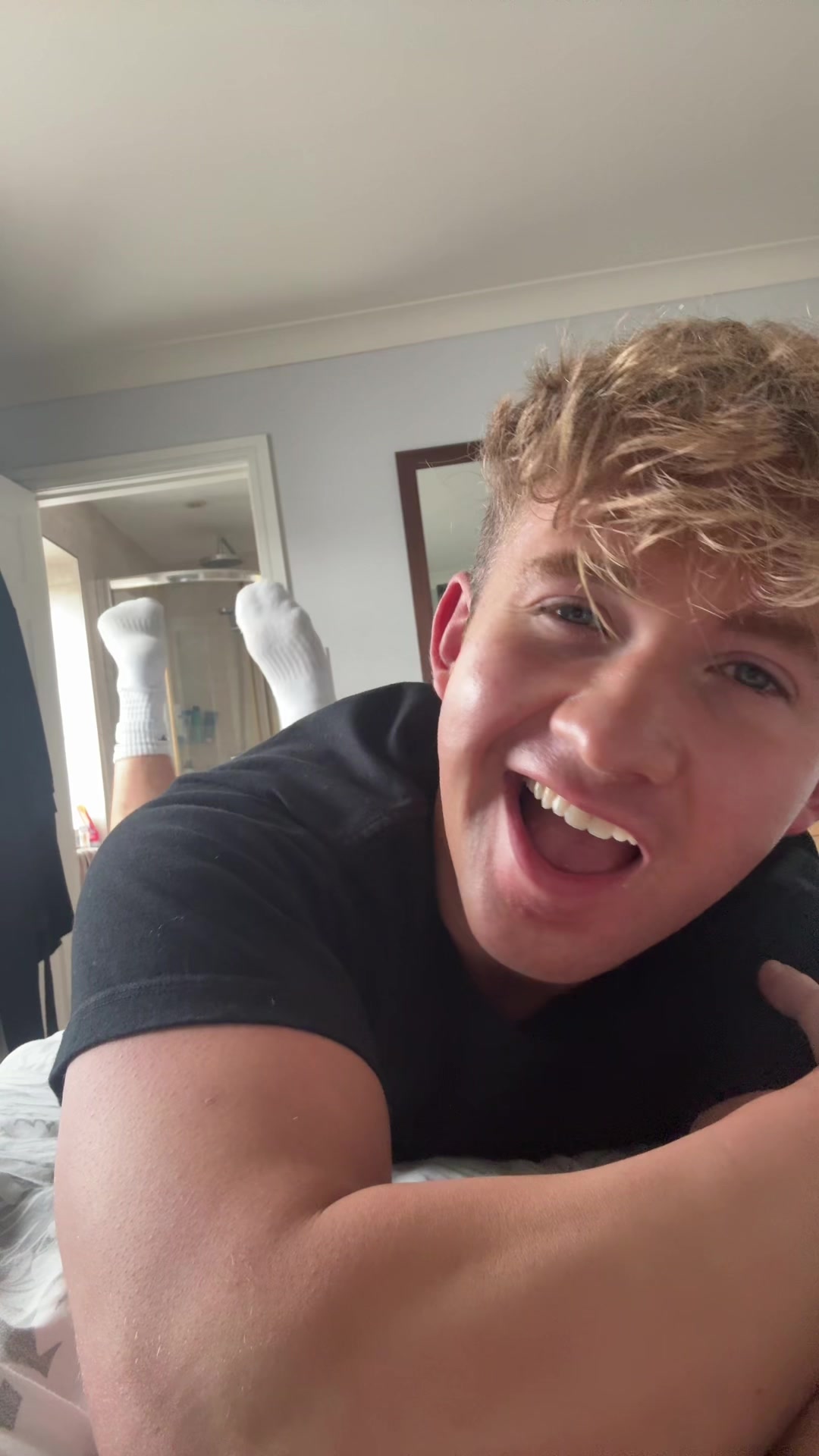 @itzisaacjames