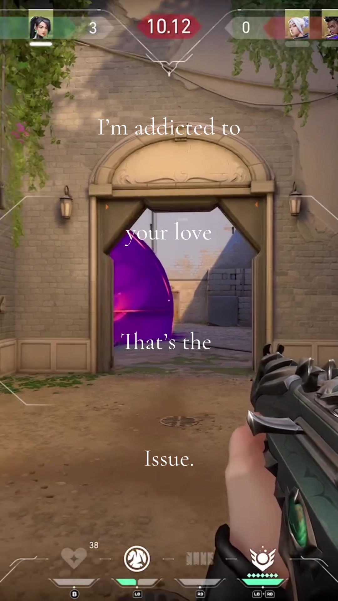 @•